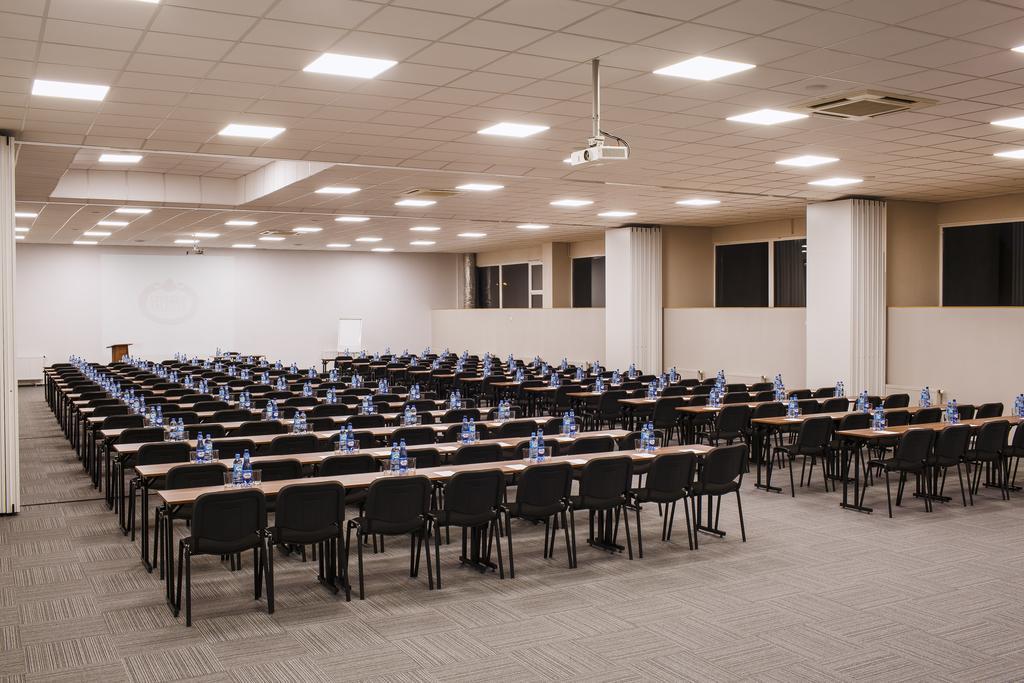 Falenty Biznes I Wypoczynek Raszyn Esterno foto